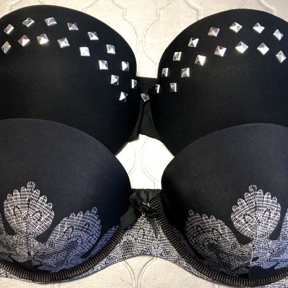 Edgy BLACKHEART Studded BRA + SIMPLY VERA
